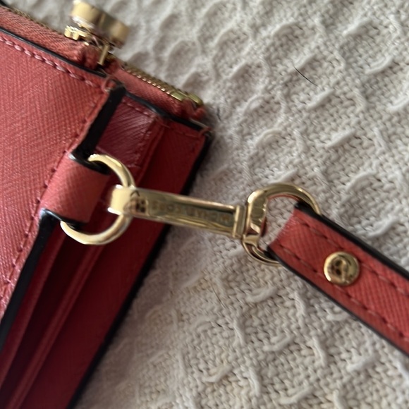 ✨Micheal Kors ✨ Authentic!!!  Coral Smartphone Wristlet! - Picture 7 of 8